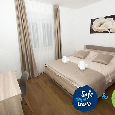 Lct Apartment Laura Omis Exterior photo