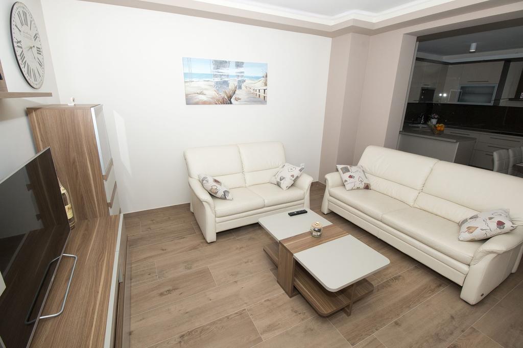 Lct Apartment Laura Omis Exterior photo
